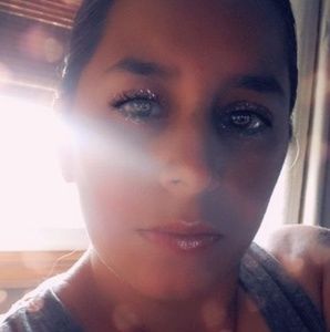 Meet your Posher, Ana